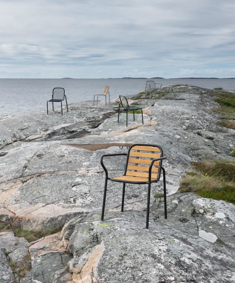 Normann Copenhagen Balcony Furniture*Vig Robinia armchair, Black