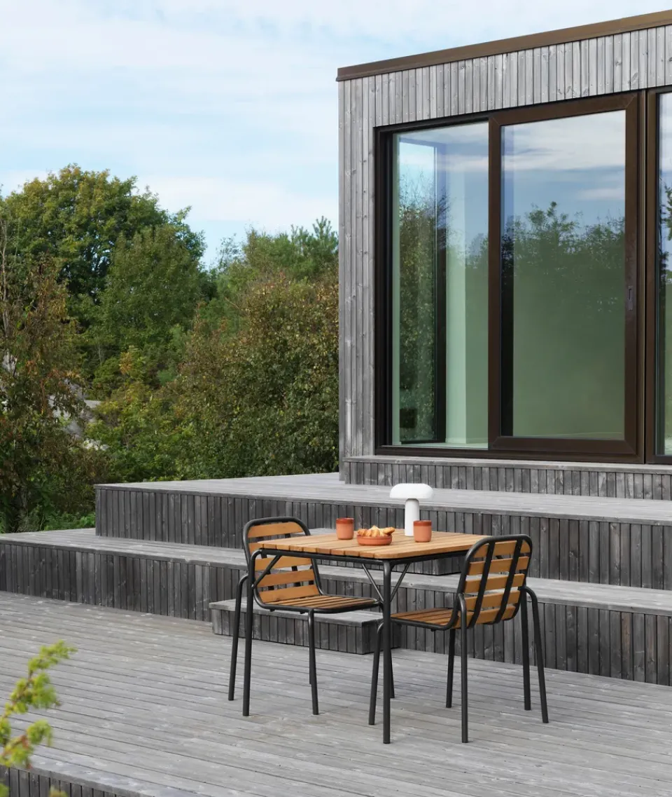 Normann Copenhagen Balcony Furniture*Vig Robinia chair, Black
