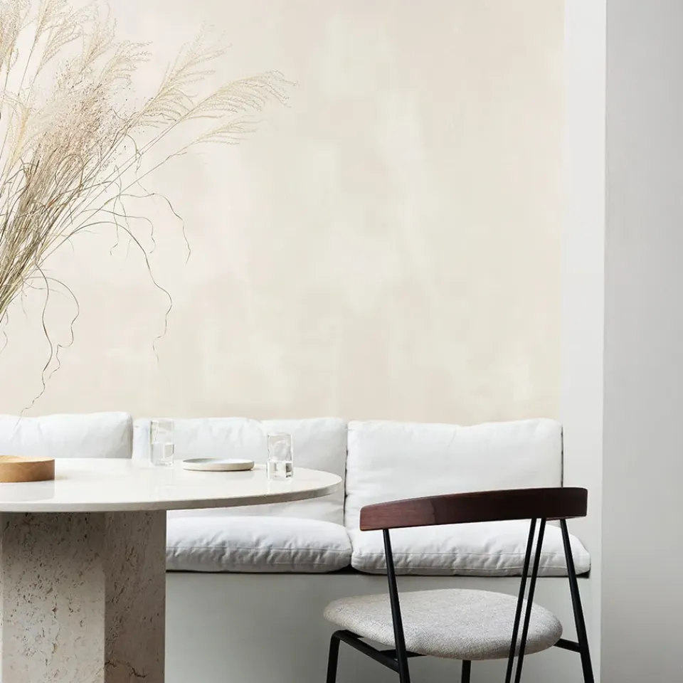 GUBI Chairs*Violin dining chair, Karakorum 001 -covered White