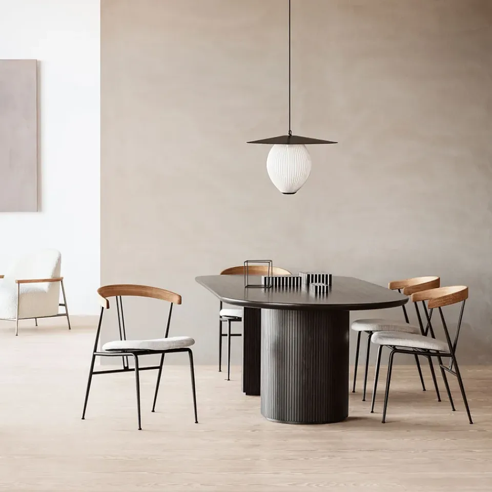 GUBI Chairs*Violin dining chair, Karakorum 001 -covered White