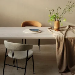 GUBI Chairs*Violin dining chair, Karakorum 001 -covered White