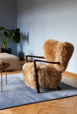 &Tradition Armchairs & Footstools*Wulff Lounge Chair ATD2 armchair, Oiled walnut-Sheepskin honey WhiteBrown