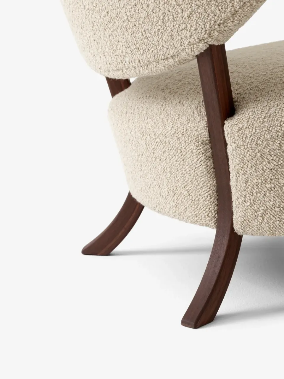 &Tradition Armchairs & Footstools*Wulff Lounge Chair ATD2 armchair, Oiled walnut-Karakorum Beige